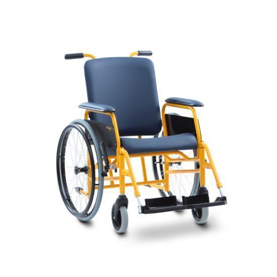 Algol Trehabilta liikkumisen apuvälineet. Rollit-kuljetuspyörätuoli on kiinteän rungon ansiosta kestävä ja hygieeninen ratkaisu potilaan/asiakkaan kuljettamiseen esimerkiksi sairaaloissa.