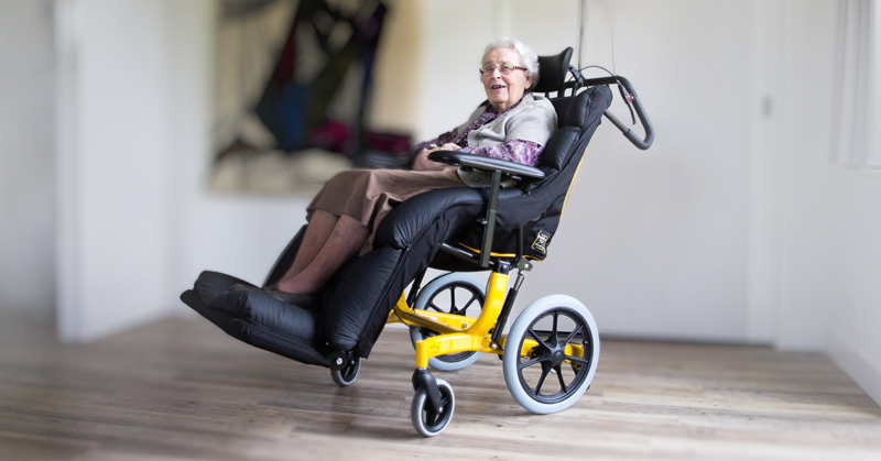 Cumulix Kelvin Classic on kallistettava hoivatuoli, joka on erityisesti suunniteltu pyörätuolia pysyvästi käyttäville henkilöille sekä vuodepotilaille, jotka vaativat tuolilta korkeinta mahdollista mukavuutta.