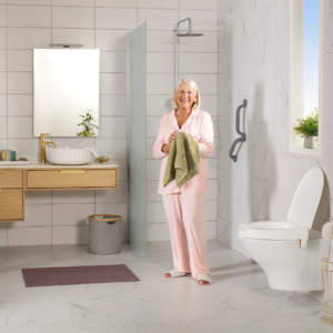 Eta My-Loo - irrotettava wc-korotus - nainen kylpyhuoneesa