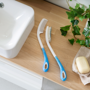 Etac Beauty -kampa ja -harja