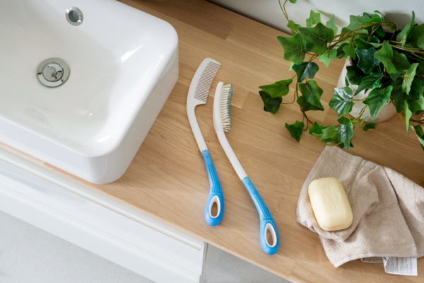 Etac Beauty -kampa ja -harja