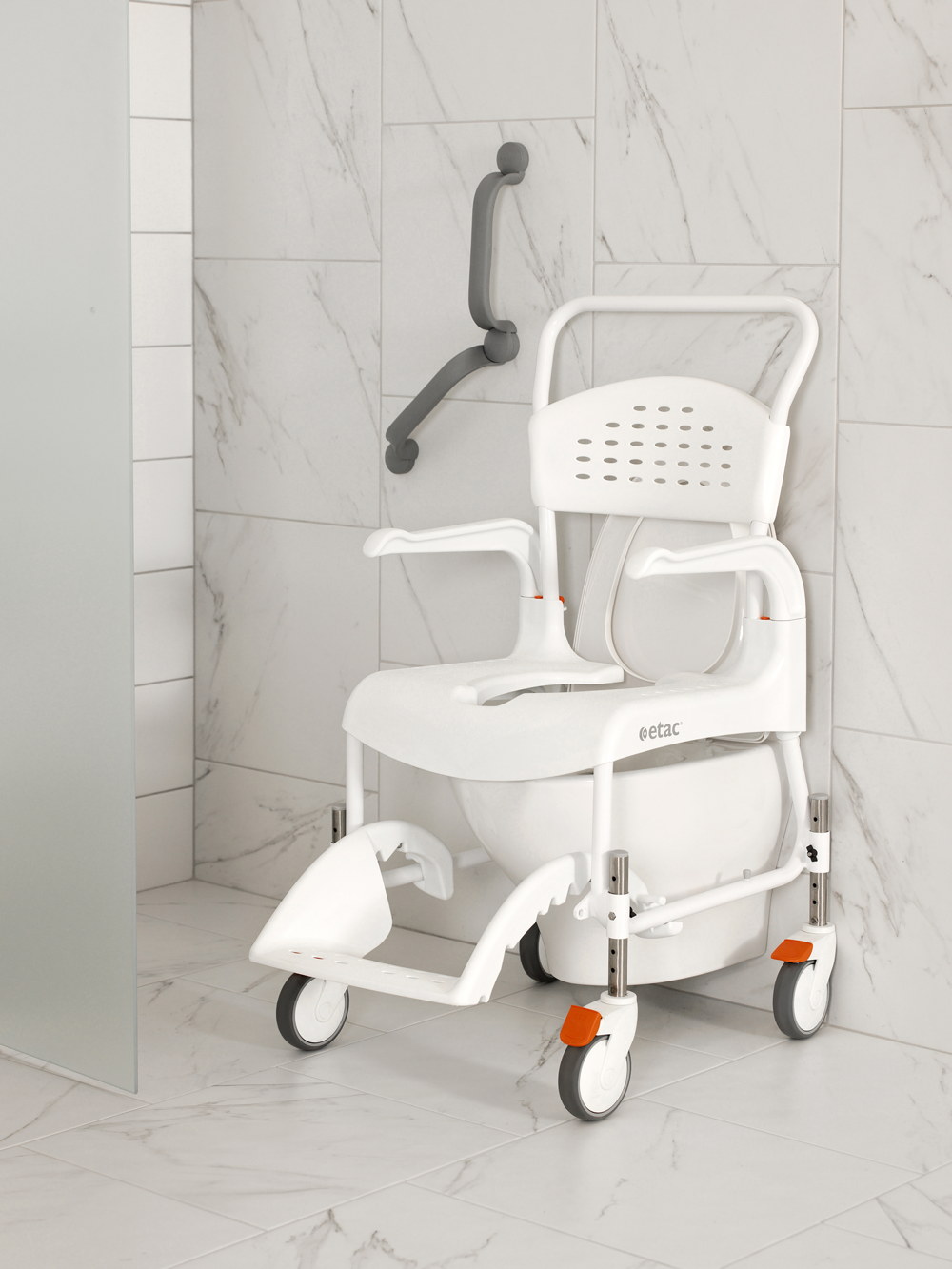 Etac Clean -suihkutuoli HRB-, valkoinen - wc-istuimen yläpuolella