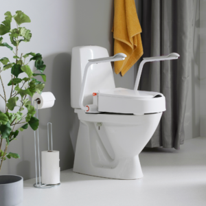 Etac Hi-Loo -kiinteä wc-korotus, 10 cm kylpyhuoneessa