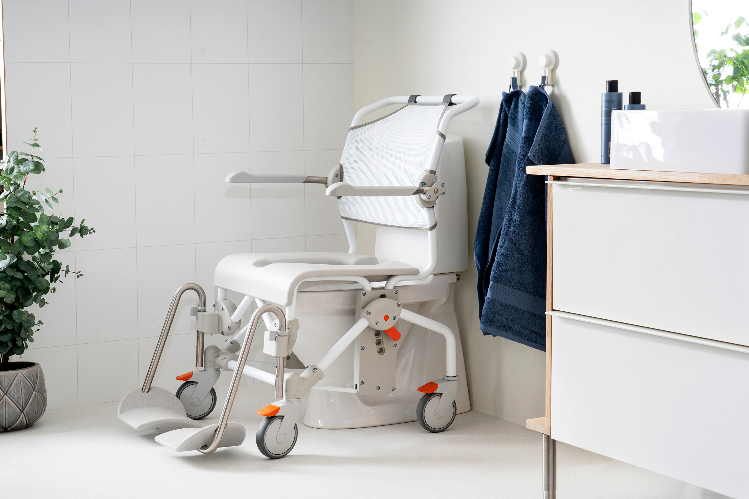 Etac Swift Mobil-2 - suihku ja -wc-tuoli XL