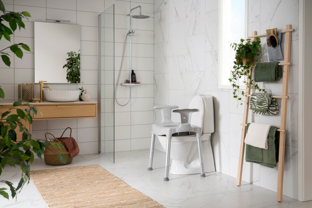 Etac Swift -jalallinen wc-korotus käsituilla