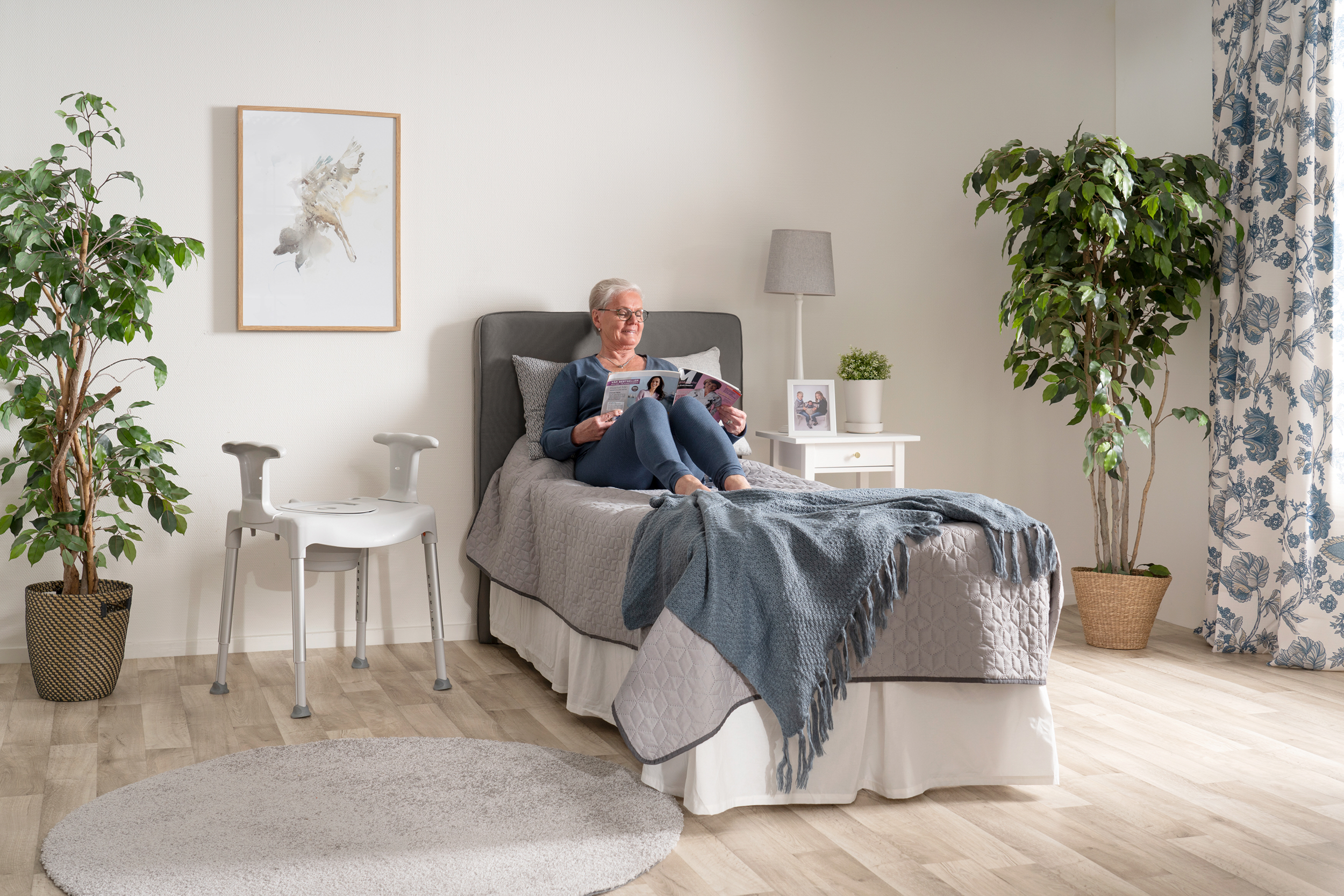 Etac Swift -jalallinen wc-korotus käsituilla - Kuva 7