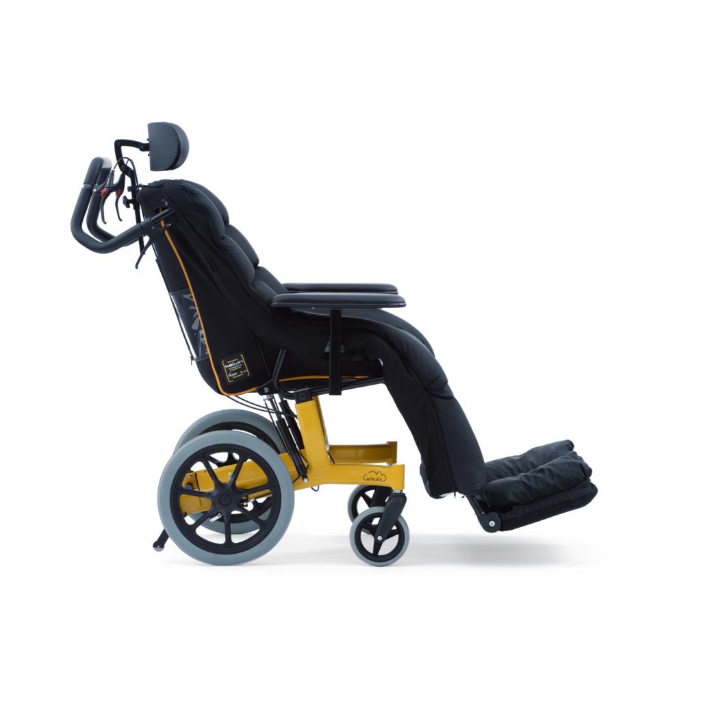 Life&Mobility Cumulix Kelvin Classic -kallistettava pyörätuoli sivusta