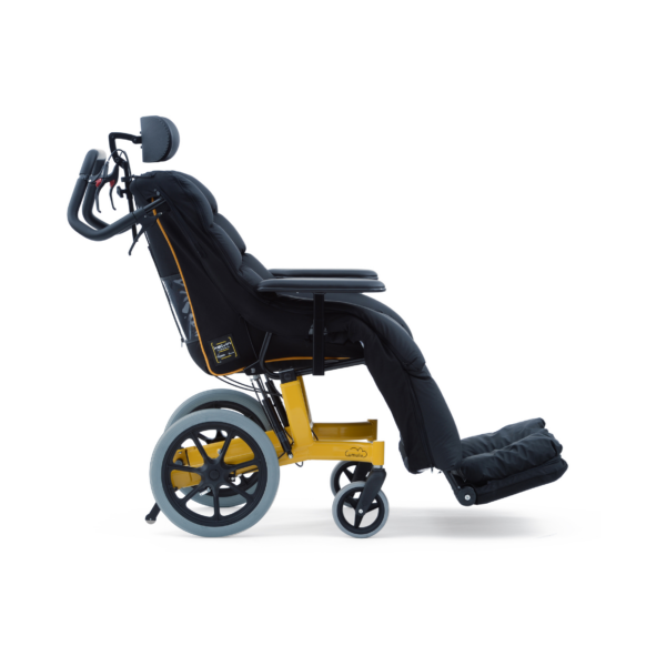Life&Mobility Cumulix Kelvin Classic -kallistettava pyörätuoli sivusta