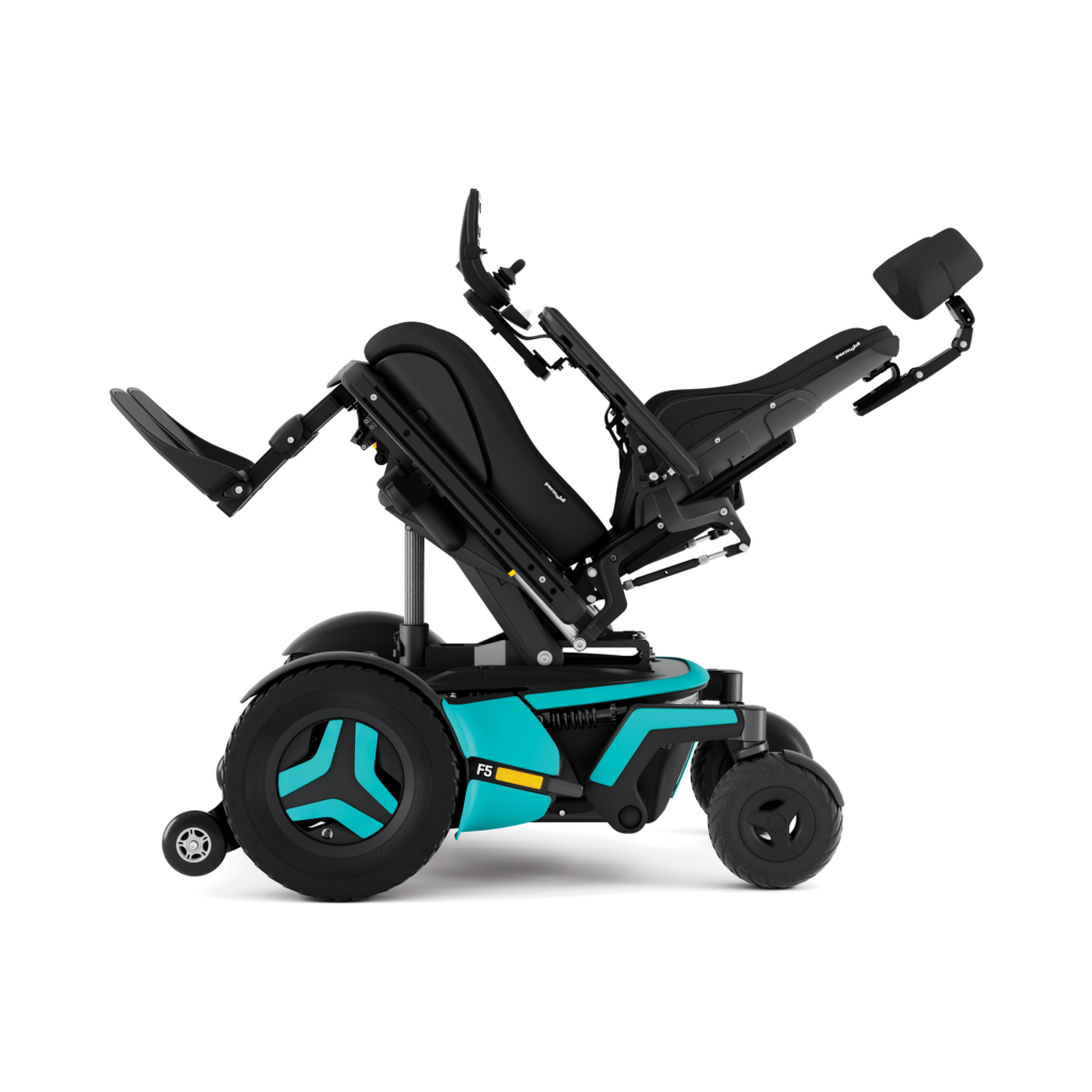 Permobil F5 Corpus -sähköpyörätuolin kallistus