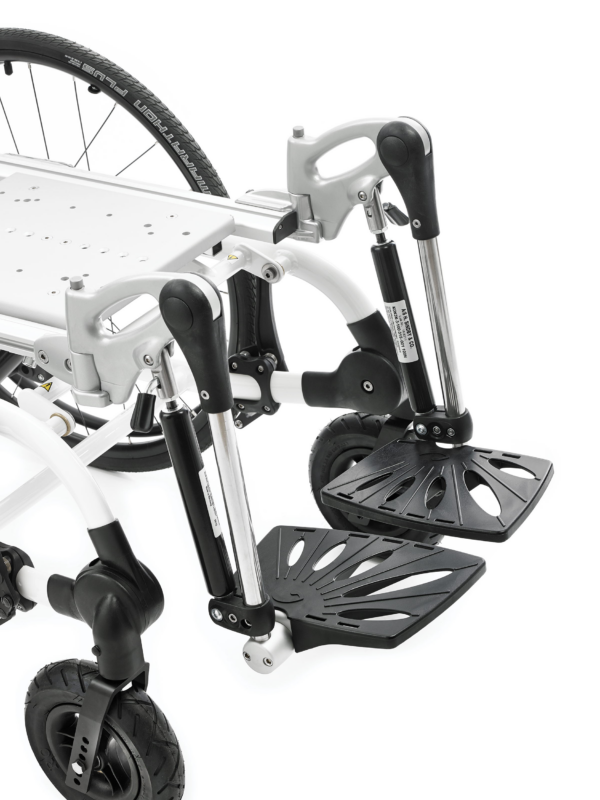 R82 Combi Frame:x -pyörätuolialusta - jalkatuki, kaasujousi