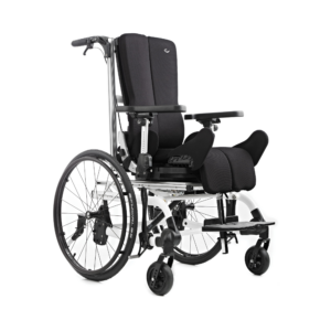 R82 Combi Frame:x -pyörätuolialusta ja x:Panda 4 -istuin