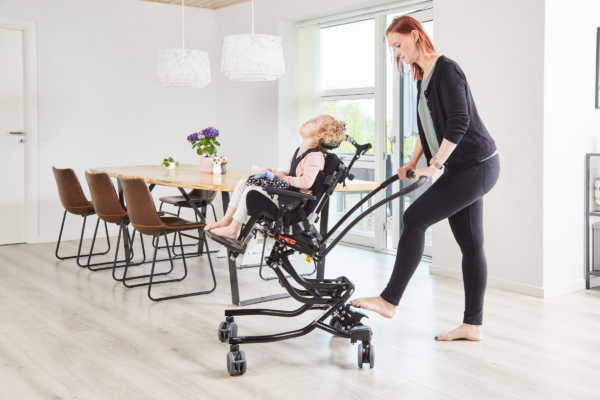R82 High-low:xo - istuinjärjestelmän alusta - äiti ja lapsi