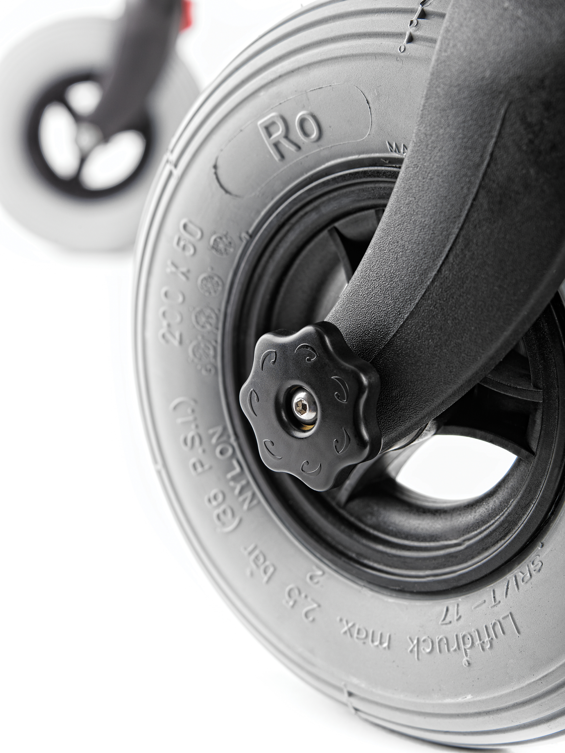 R82 Mustang -kävelyteline - tension adjustable wheels