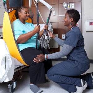 Guldmann Basic High Bariatric -nostoliina - hoitaja