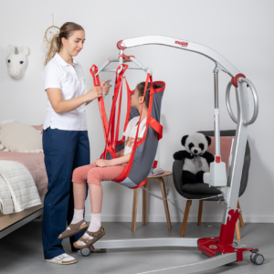 Molift RgoSling -nostoliina - HighBack Padded ja Molift RgoSling -nostoliina ja Molift Smart 150 -henkilönostolaite - hoitaja ja lapsi