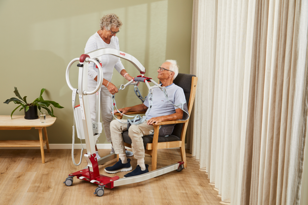 Molift Smart 150 -henkilönostolaite ja EvoSling-nostoliina MB Net Padded - kotona