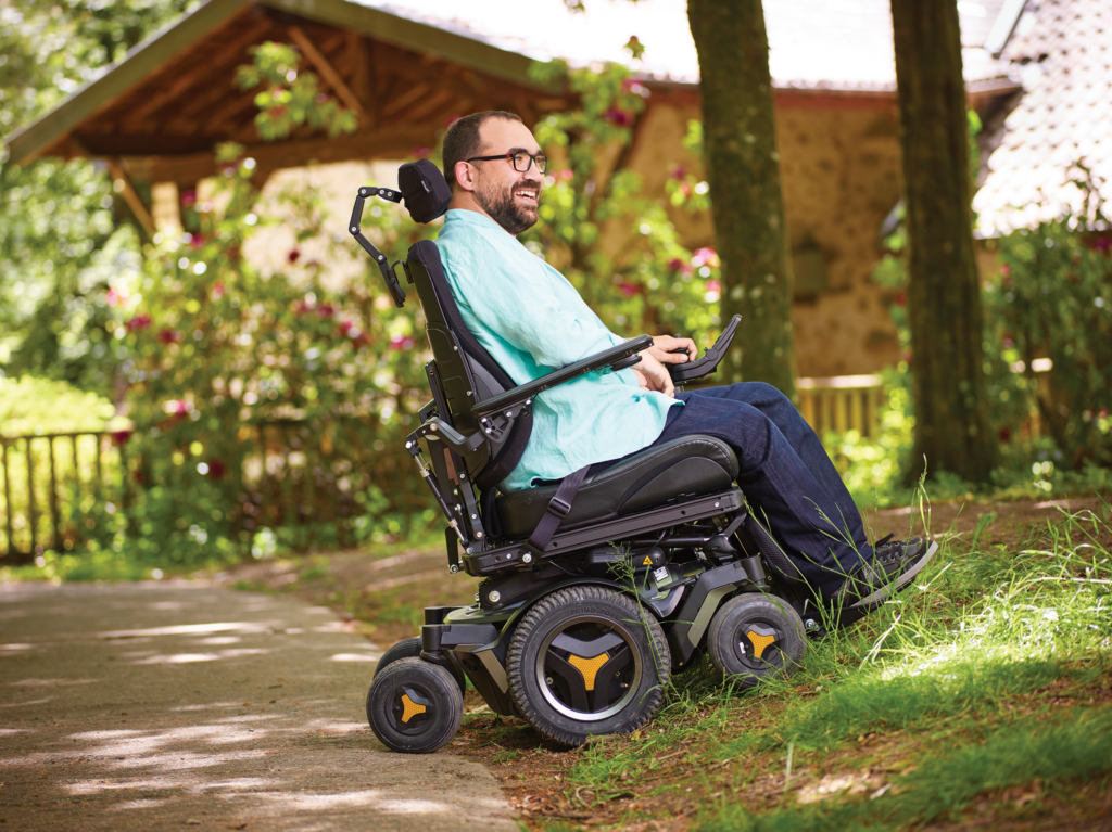 Permobil M5 Corpus -sähköpyörätuoli - hiekkatie