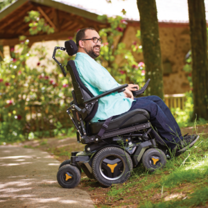 Permobil M5 Corpus -sähköpyörätuoli - hiekkatie
