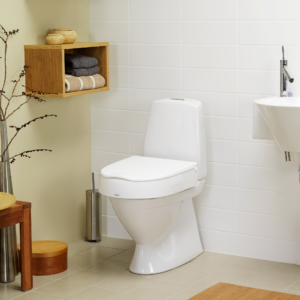 Etac Cloo - kiinteä wc-korotus ilman käsinojia kylpyhuoneessa