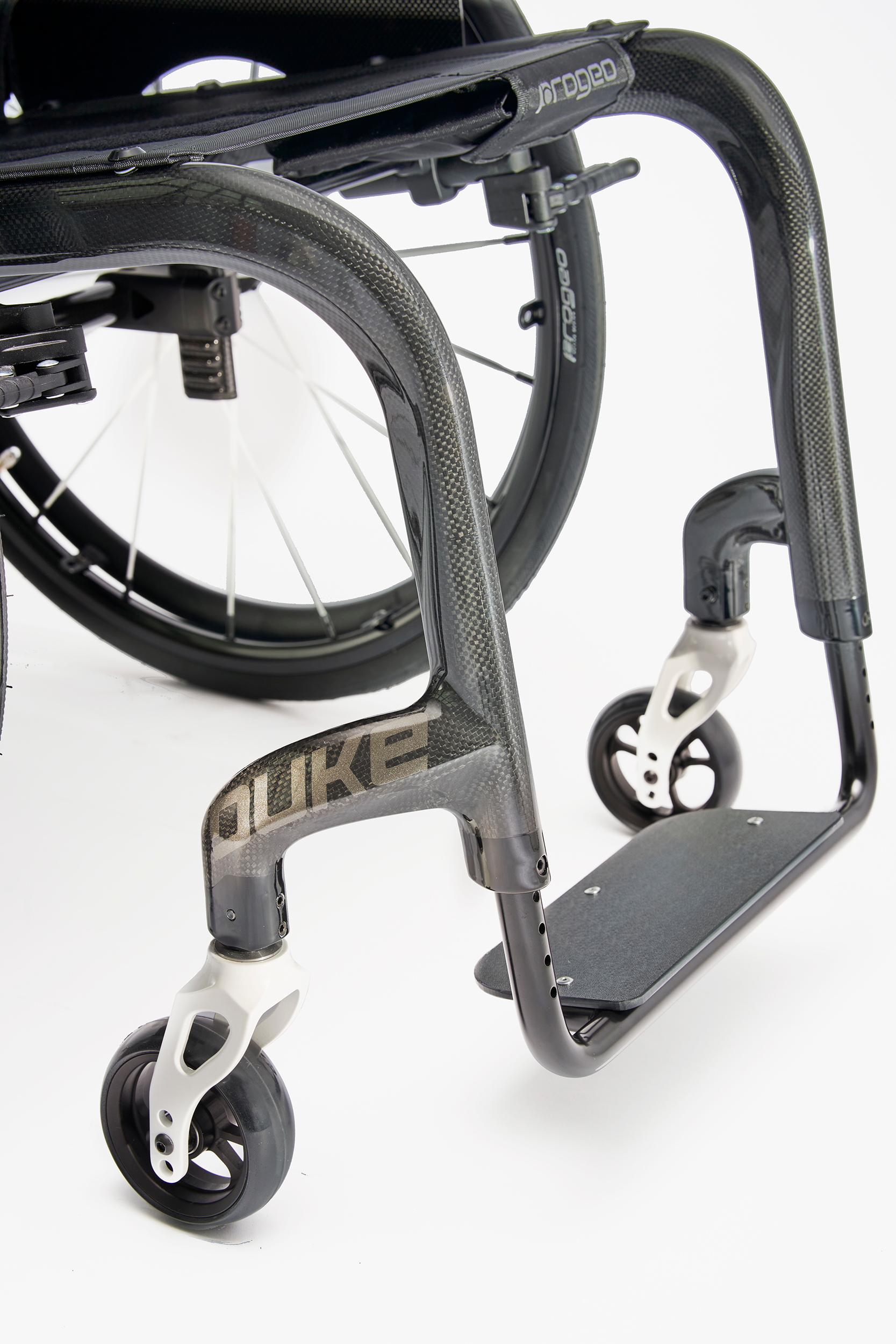 Permobil Progeo Duke -pyörätuoli, jalkatuki